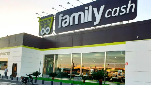 Family Cash tira la casa por la ventana en su aniversario Nº 10 con sorteos de coches, tv y patinetes eléctricos (por cada 40 euros de compra)