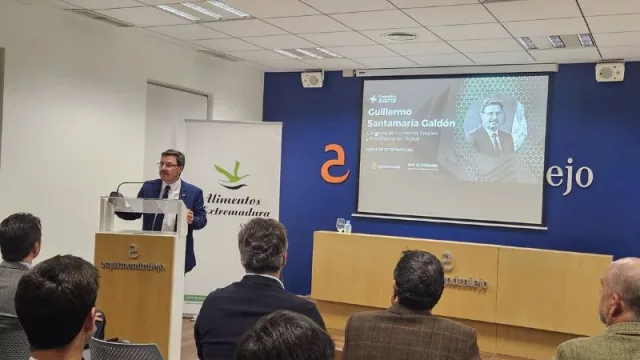 Dimas Gimeno subraya la capacidad de adaptación al futuro como reto para las empresas