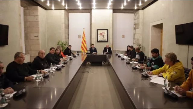 Los agricultores se reúnen en asamblea para decidir si se quedan en Barcelona (o vuelven a sus puntos de origen)