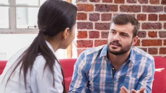 La escucha atenta, clave para cuidar a los colaboradores en tiempos de guerra: las 9 reglas que se deben seguir