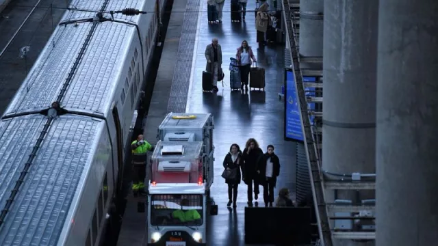 Renfe lanza descuentos del 25% para viajar en grupo desde Catalunya a Valencia durante las Fallas