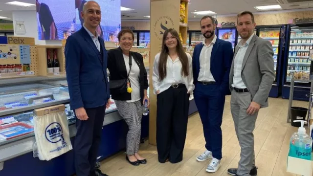 La ministra canadiense, Margaret Johnson, visita las tiendas de La Sirena en el marco de Seafood Expo Global 2024