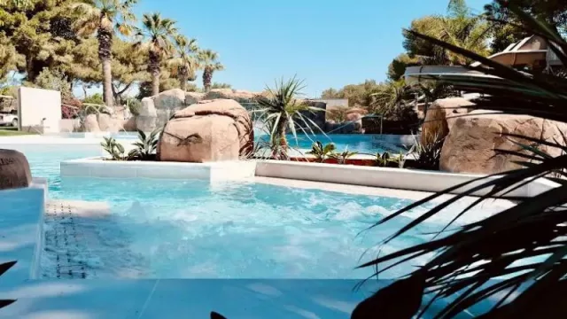 Los campings catalanes se preparan para abrir sus piscinas a pleno rendimiento tras la reducción de restricciones