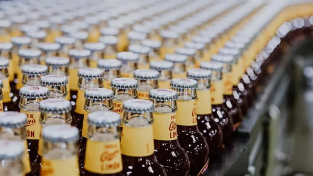 Suntory Beverage & Food Spain invierte 5,6 millones de euros en la renovación de su línea de vidrio retornable