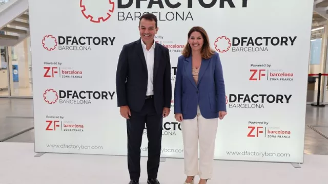 Siemens inaugura en DFactory Barcelona, un centro de competencia internacional de AGVs e intralogística