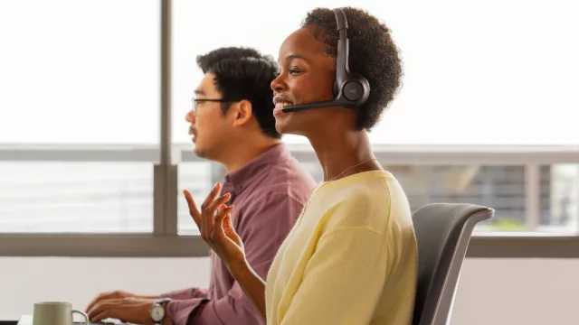 Logitech lanza los nuevos auriculares Zone 305, una experiencia auditiva personalizada y sostenible