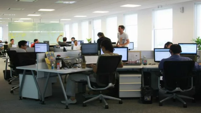 Cataluña fue la sexta región con la tasa media de absentismo más alta en 2023 (7,2%), pero inicia 2024 con la tasa más baja (6,7%)