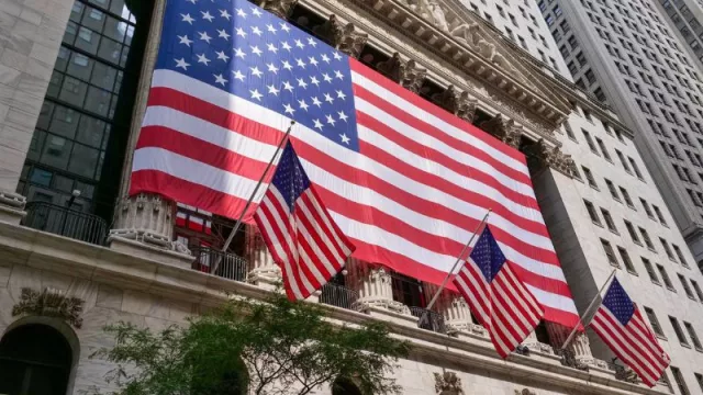 Crowdstrike, cuyo fallo informático afecta al mundo, abre en Wall Street con una caída de un 15% (las pérdidas se moderaban al 10% poco después de la apertura)