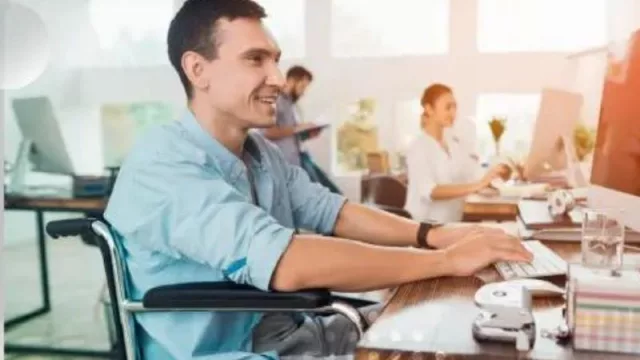 Fundación ONCE e IMMUNE se unen para ofrecer becas a personas con discapacidad en formación digital y tecnológica