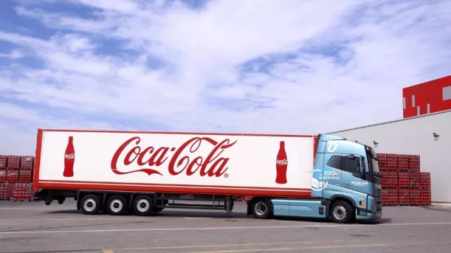 Coca-Cola Europacific Partners gana 811 millones hasta junio (un 5% menos) y eleva un 9,5% sus ingresos