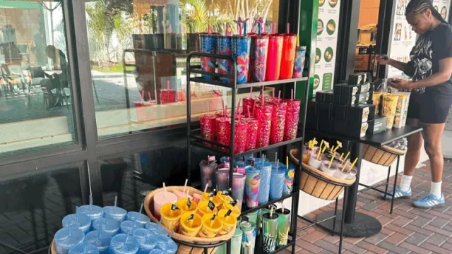 Miami y el mundo se asombran: ¿por qué Starbucks y casi todas las grandes cadenas han perdido ventas los últimos años?