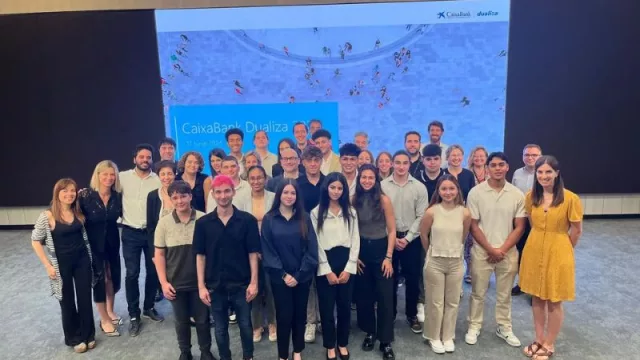 CaixaBank lanza la primera edición de FP Dual (una iniciativa que se enmarca en su apuesta por fomentar oportunidades laborales para quienes están iniciando su carrera profesional)
