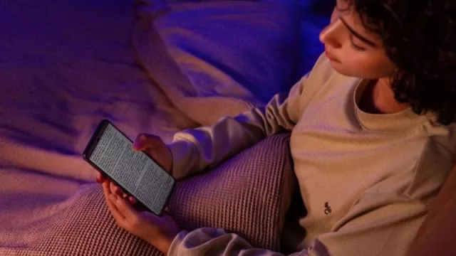 El 78% de los españoles pasa más de cuatro horas al frente de una pantalla y la mayoría prefiere el 'smartphone'