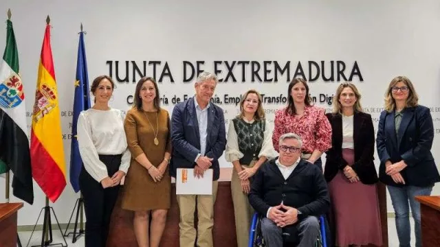 El Servicio de Empleo de la Junta de Extremadura y la Fundación Integralia DKV (Integracall) unen fuerzas para reducir la brecha digital en Extremadura