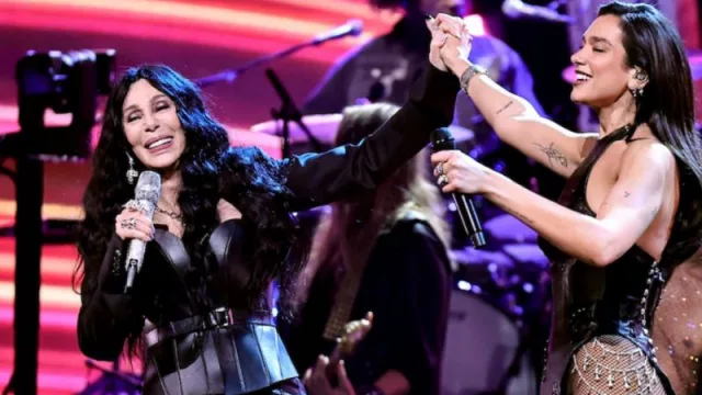Dua Lipa y Cher: ¿qué estrategia de crossing mkt hay debajo de este encuentro épico en el salón de la fama del Rock & Roll?