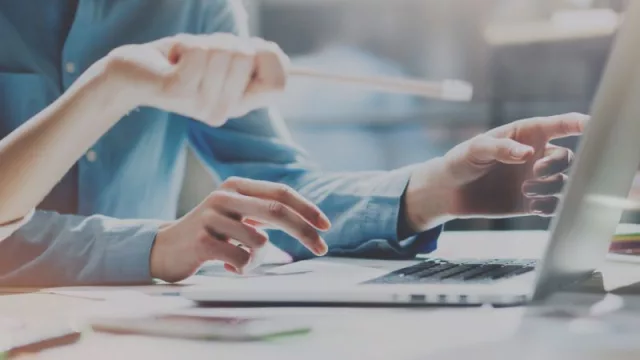 Fundación VASS y la UOC lanzan los Premios STEM Responsable para promover proyectos tecnológicos con impacto social