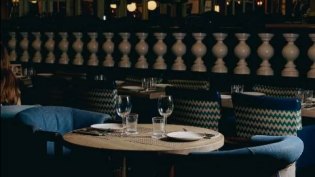 Experiencia Culinaria Positiva en Patrón: Disfrute de Mariscos, Menús del Día y Grupos