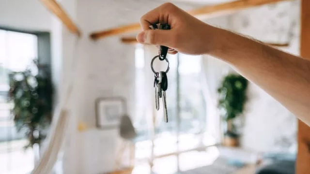 El cambio de uso de locales comerciales y suelo industrial, una solución a la crisis de vivienda en España