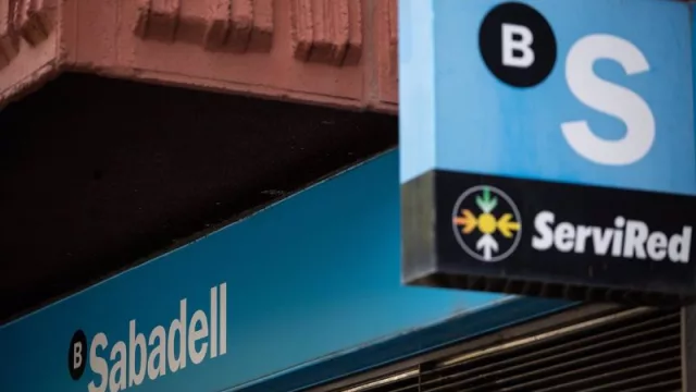 Fitch pone en revisión positiva el rating de Sabadell por ser más probable que prospere la OPA de BBVA
