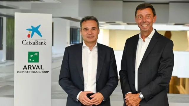 CaixaBank y Arval extienden hasta 2030 su alianza para transformar la movilidad en España y prevén comercializar 200.000 vehículos en cinco años