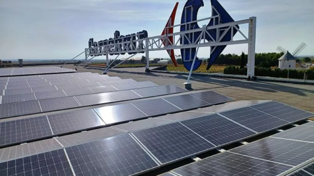 Carrefour impulsa el autoconsumo energético de sus hipermercados y prevé cerrar el año con casi 190 instalaciones solares en España