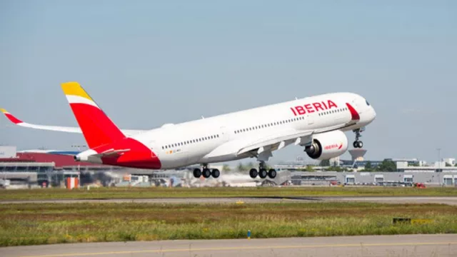 Iberia investiga la aparición de mensajes pro Palestina en la comida kosher de un vuelo Buenos Aires-Madrid
