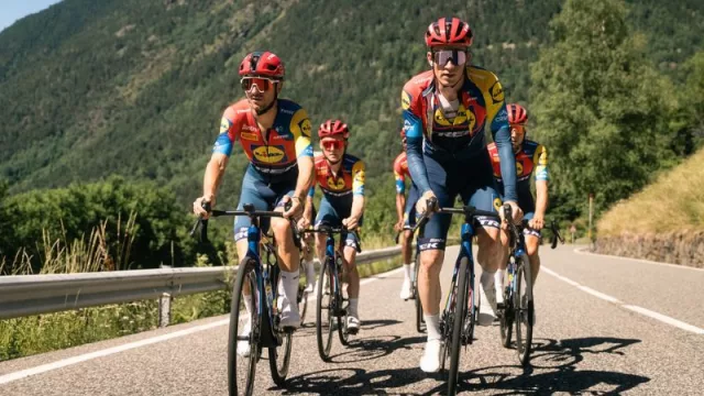 El equipo ciclista Lidl-Trek y CRIVIT anuncian su alianza para vestir a toda la plantilla fuera de las carreras y promover un estilo de vida activo