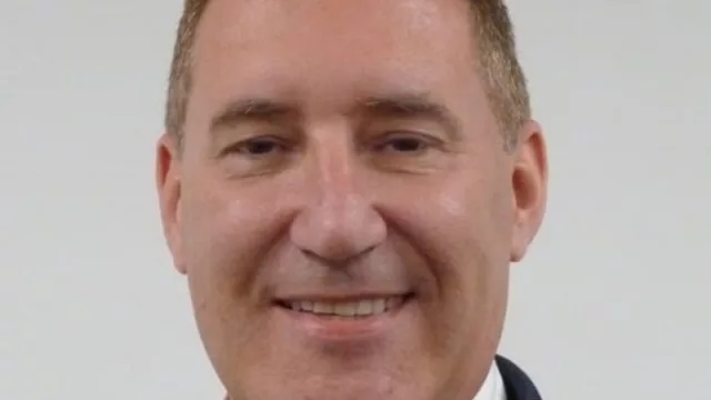 Indra 'ficha' de Thales a David King para liderar su negocio en Reino Unido e Irlanda