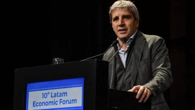 El Gobierno de Argentina promete una reforma laboral y otra tributaria a los empresarios