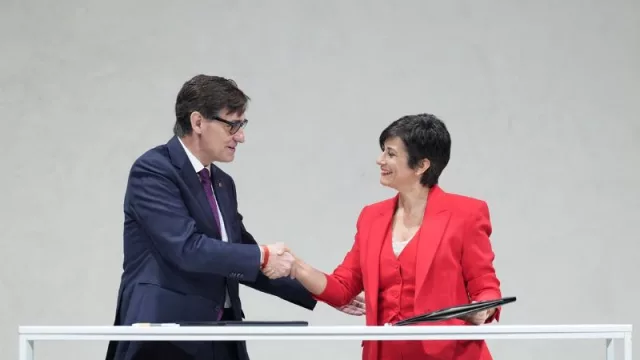 Gobierno y Generalitat acuerdan que Cataluña gestione 13.000 viviendas y unos 300 solares de la Sareb