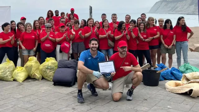 Cerca de 150 empleados de Occident retiran más de 1,4 toneladas de residuos en una nueva edición de su programa de voluntariado corporativo