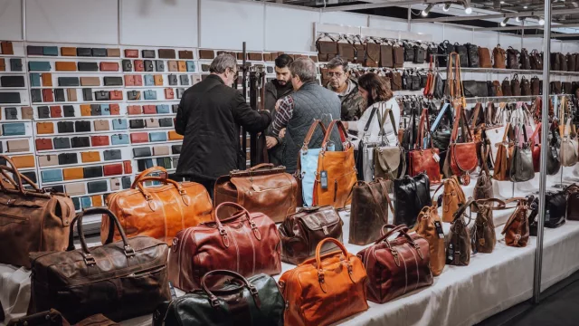 El turismo internacional en España supera los 105.000 millones e impacta en la demanda de productos para el recuerdo