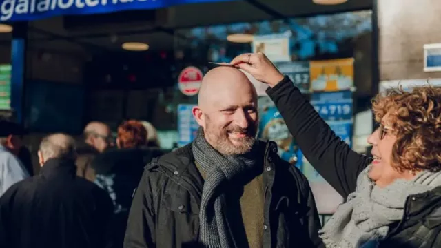 "La ocasión la pintan Calva": la Administración Número 5 de Sant Boi de Llobregat pondrá "una calva" a disposición de sus clientes para frotar los boletos y obtener suerte