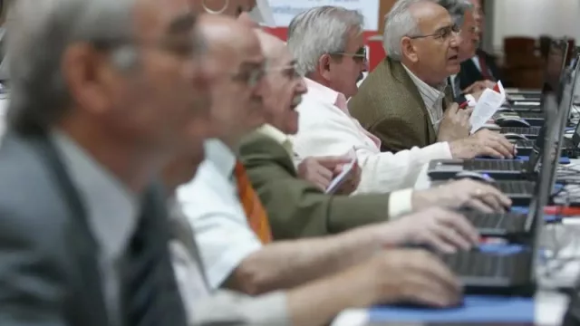 El porcentaje de mayores de 55 años conectados a internet crece cinco puntos en un año