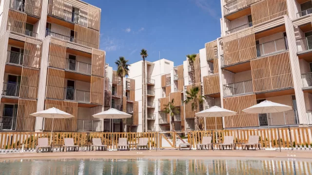 Visitas privadas en Kategora Oceanika para invertir en apartamentos hoteleros en Málaga