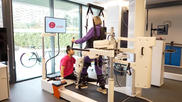 Residencias de mayores y centros de neurorrehabilitación, los caballos de batalla contra el Parkinson