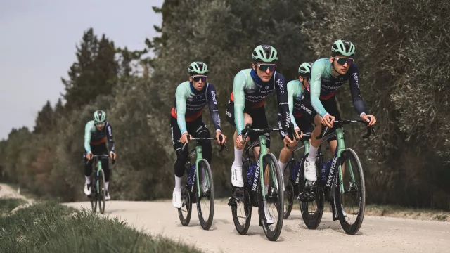 Adecco busca un/a Sports Content Creator para vivir las grandes citas del ciclismo desde dentro 