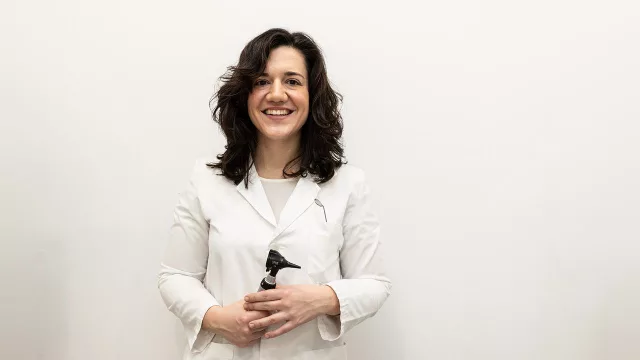 La ronquera persistente no debe normalizarse, según la otorrinolaringóloga Jennifer Cueva 