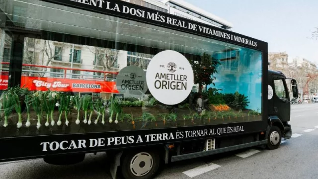 Ametller Origen despierta Barcelona para promover el consumo de fruta y verdura con un huerto urbano itinerante
