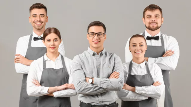 No faltan ganas, faltan condiciones: la hostelería busca 100.000 empleados en un mercado que ya no acepta lo de antes.