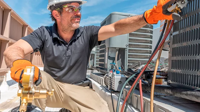 Formación Universitaria lanza su curso de Técnico en Instalaciones Frigoríficas y de Climatización
