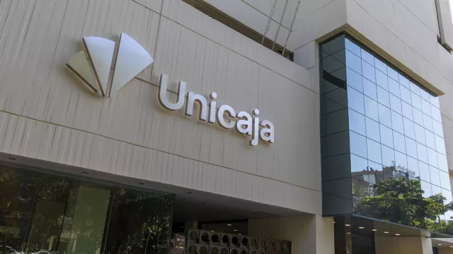 IA contra la exclusión: La receta de Unicaja para no abandonar la banca de proximidad