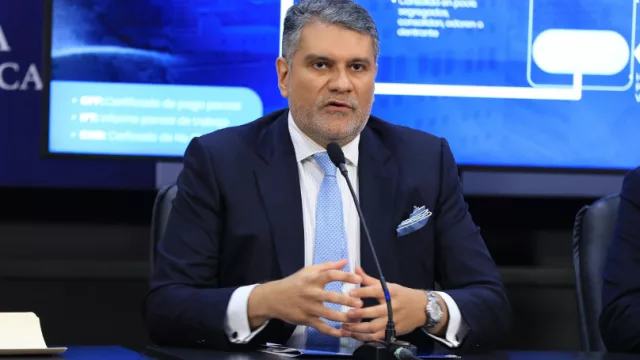 Andrés Farrugia impulsa financiamiento de Caja de Ahorros para acelerar obras públicas en Panamá 