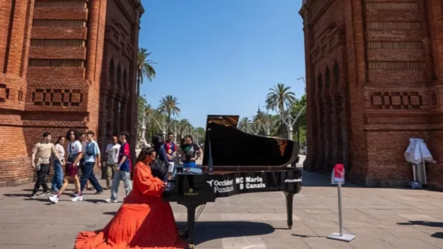'Barcelona se llena de pianos' regresa y convierte la ciudad en un gran festival callejero