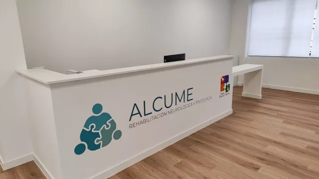 Centro Alcume impulsa su programa de becas para facilitar el acceso a tratamientos especializados
