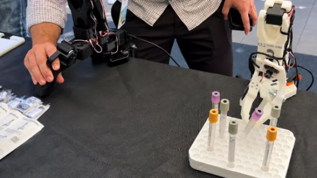 La integración de robots inteligentes reduce un 80% el error humano en los laboratorios farmacéuticos