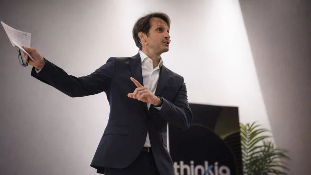 Thinkia defiende que el gran reto de la IA empresarial ya no es probar herramientas, sino hacerlas escalar