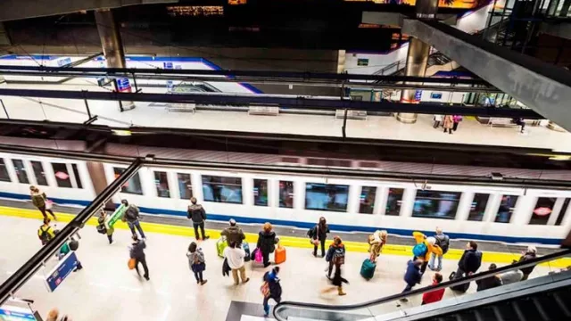 Metro de Madrid se prepara para una alta demanda por la visita del Papa y los conciertos de Bad Bunny