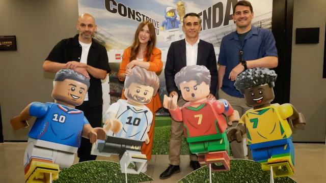 El Grupo LEGO presenta junto a Iker Casillas la colección LEGO® Editions en el museo Legends