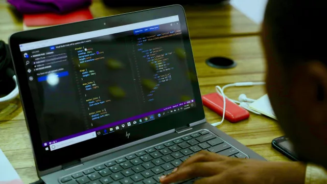Los nuevos másteres tech ya no forman solo expertos digitales: buscan perfiles capaces de traducir tecnología en negocio